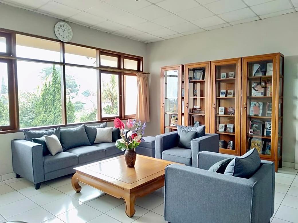 Hotel Grha Kasih à Bogor Extérieur photo