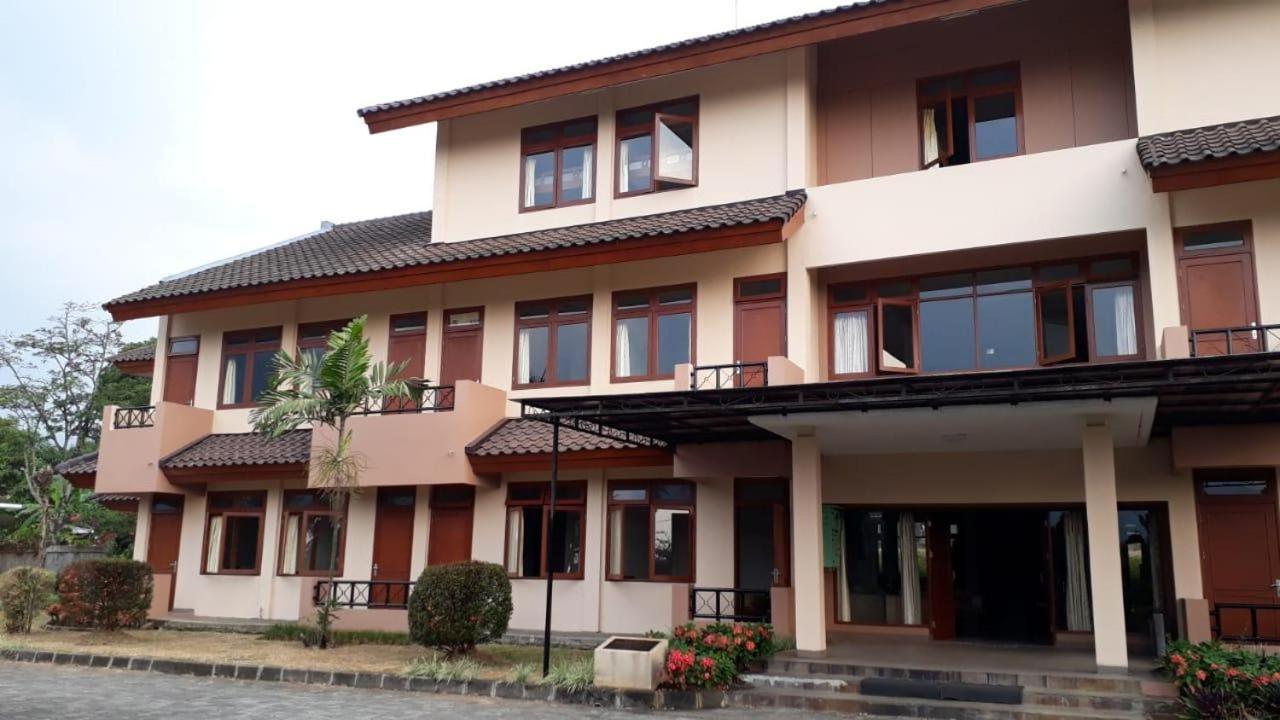 Hotel Grha Kasih à Bogor Extérieur photo